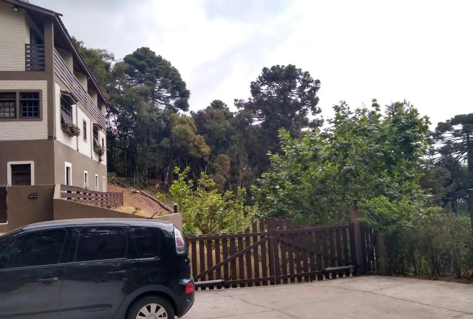 Guest house Morada Dos Platanos - Suites Campos do Jordao Brazil