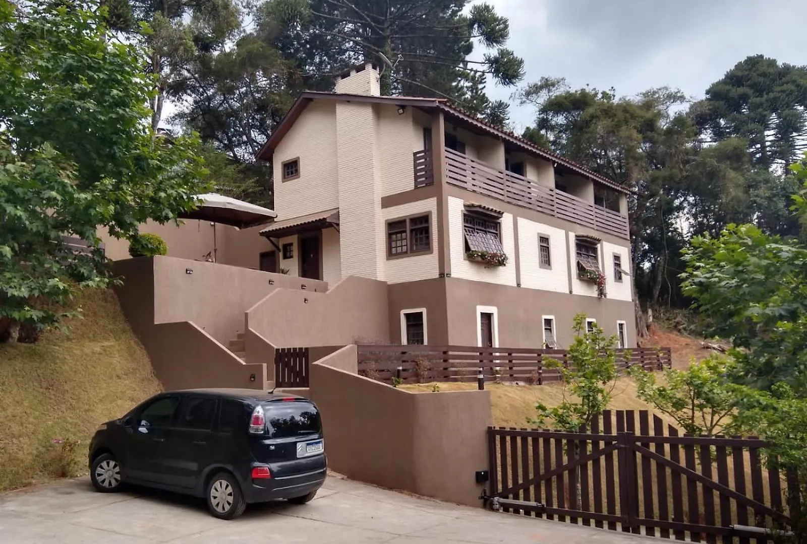 Morada Dos Platanos - Suites Campos do Jordao Guest house